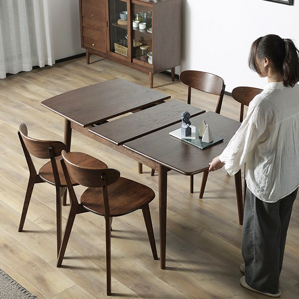 Wood Lab 伸縮餐桌 (連四張餐椅)