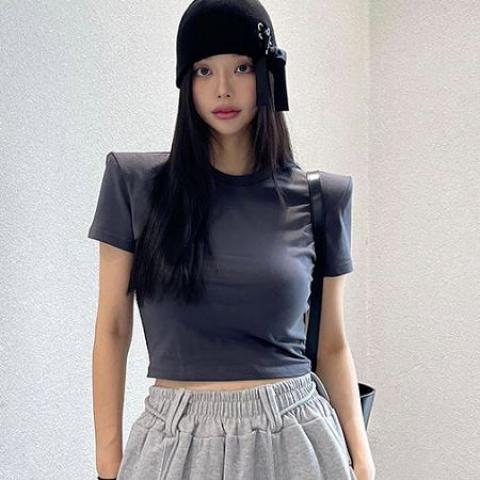 gwin T-Shirt